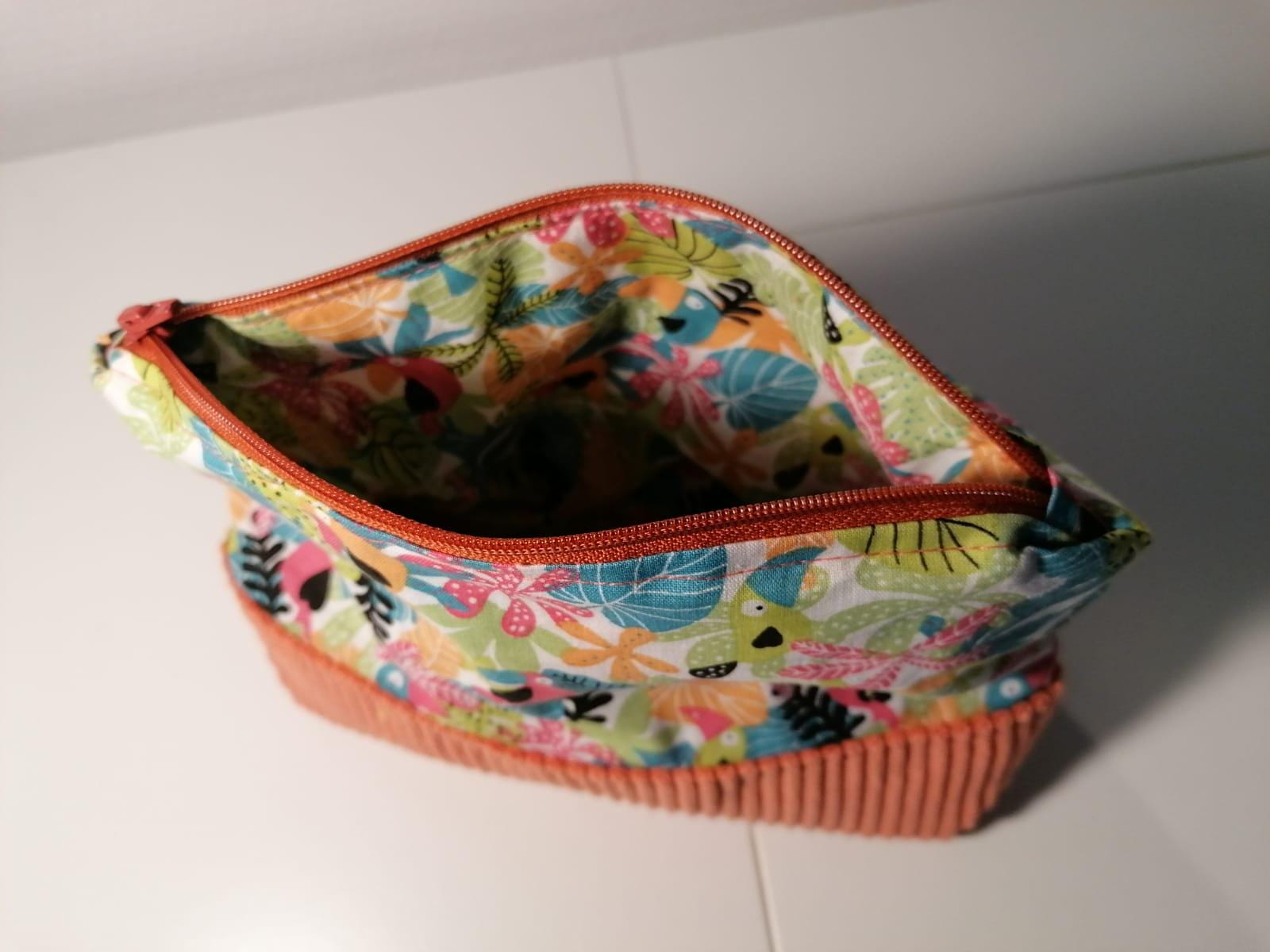 Trousse de toilette et maquillage velours côtelé rose KANTUKA fabriquée en Gironde - France