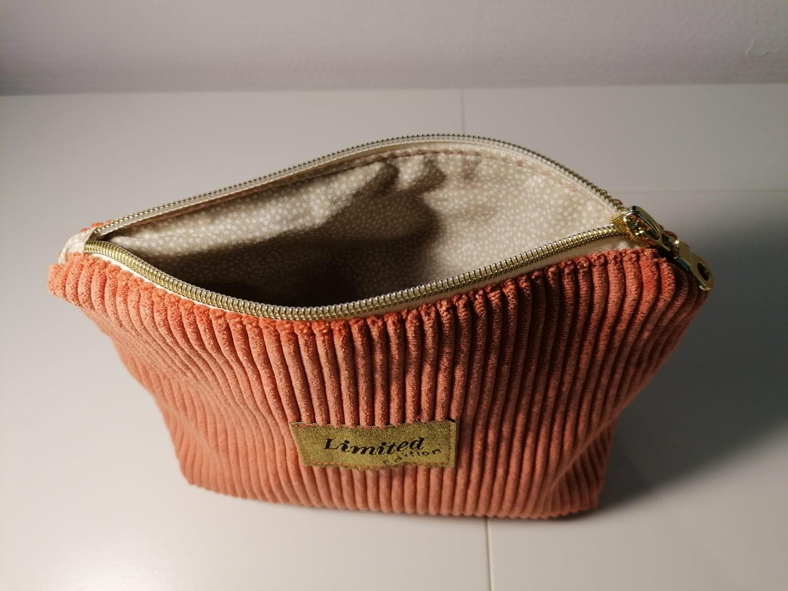 Trousse de toilette et maquillage velours côtelé rose BENOITE fabriquée en Gironde - France