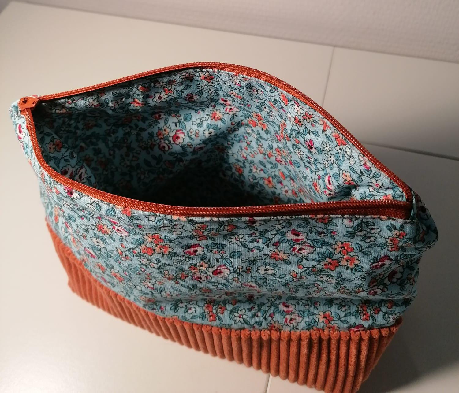 Trousse de toilette et maquillage velours côtelé rose JACINTA fabriquée en Gironde - France