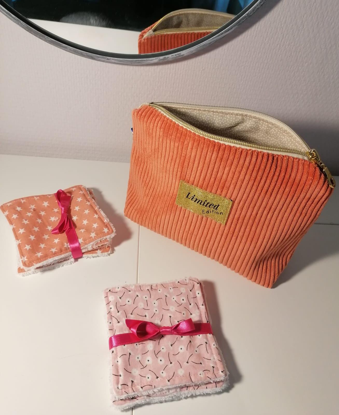 Trousse de toilette et maquillage velours côtelé rose BENOITE fabriquée en Gironde - France